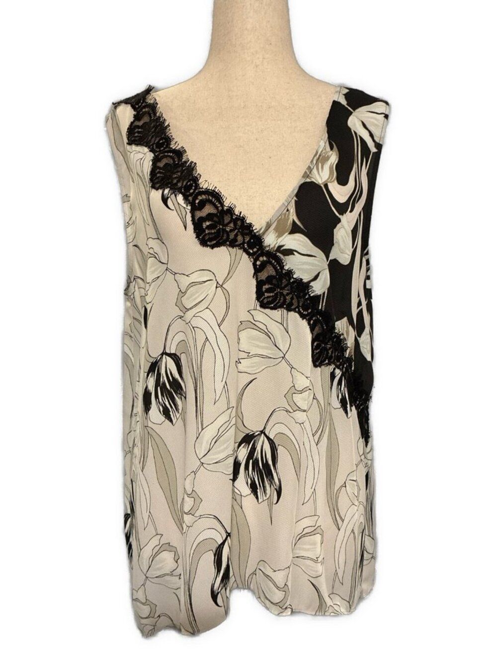 bcbgmaxazria black white dusk combo sheer lace v neck floral tank top Medium